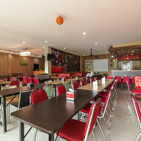 RedDoorz Plus near Sangkareang Park Mataram Exterior foto