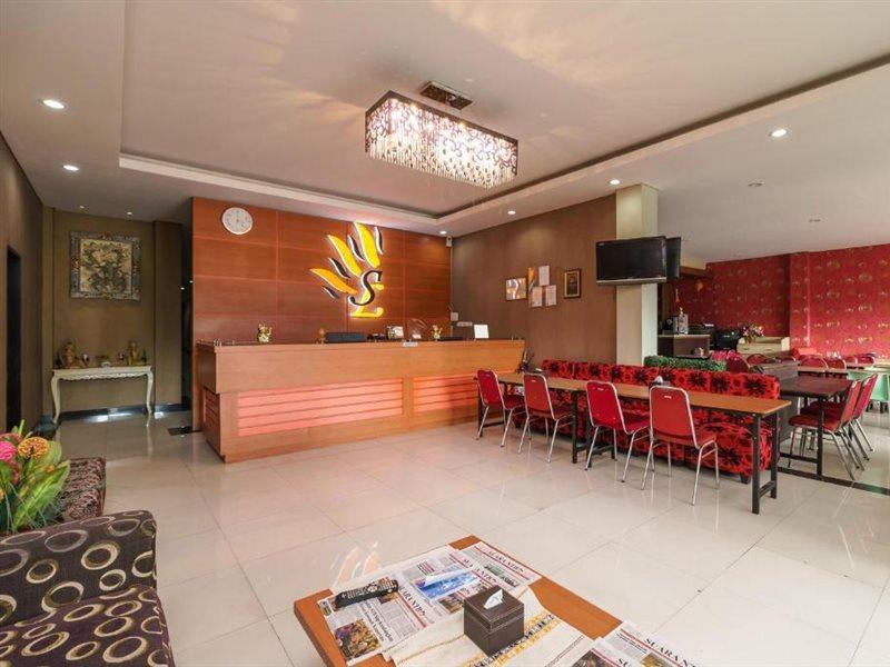 RedDoorz Plus near Sangkareang Park Mataram Exterior foto