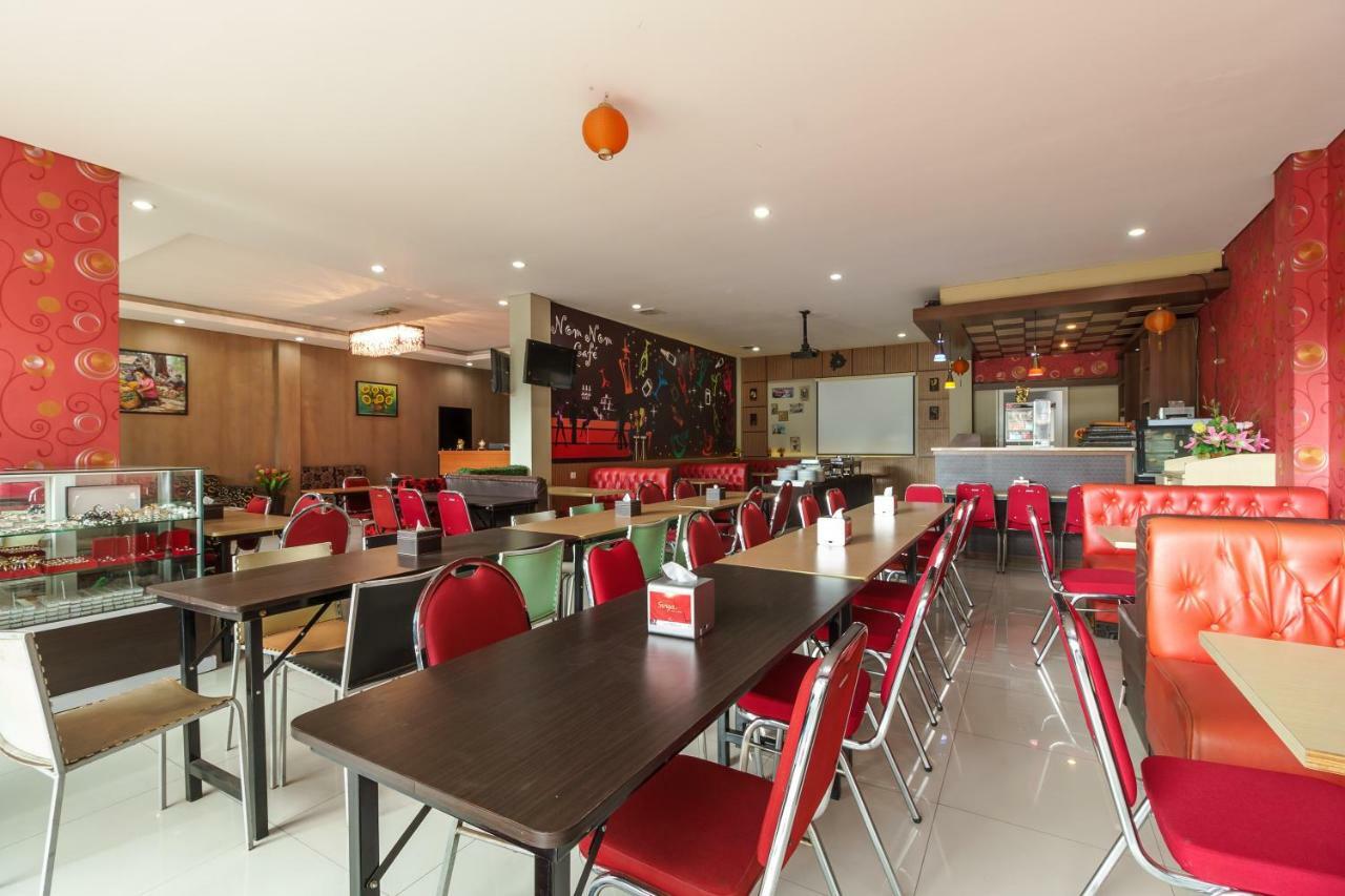 RedDoorz Plus near Sangkareang Park Mataram Exterior foto