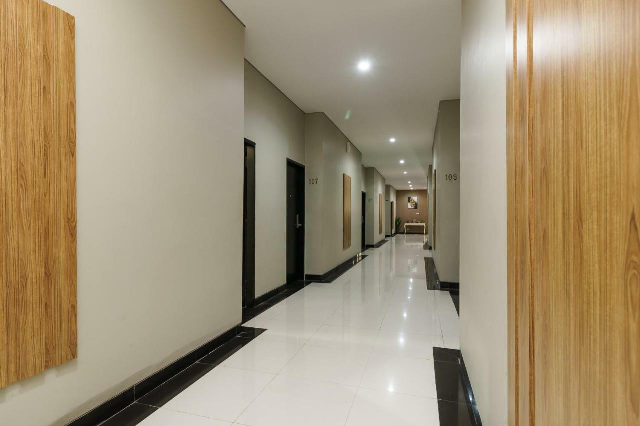 RedDoorz Plus near Sangkareang Park Mataram Exterior foto